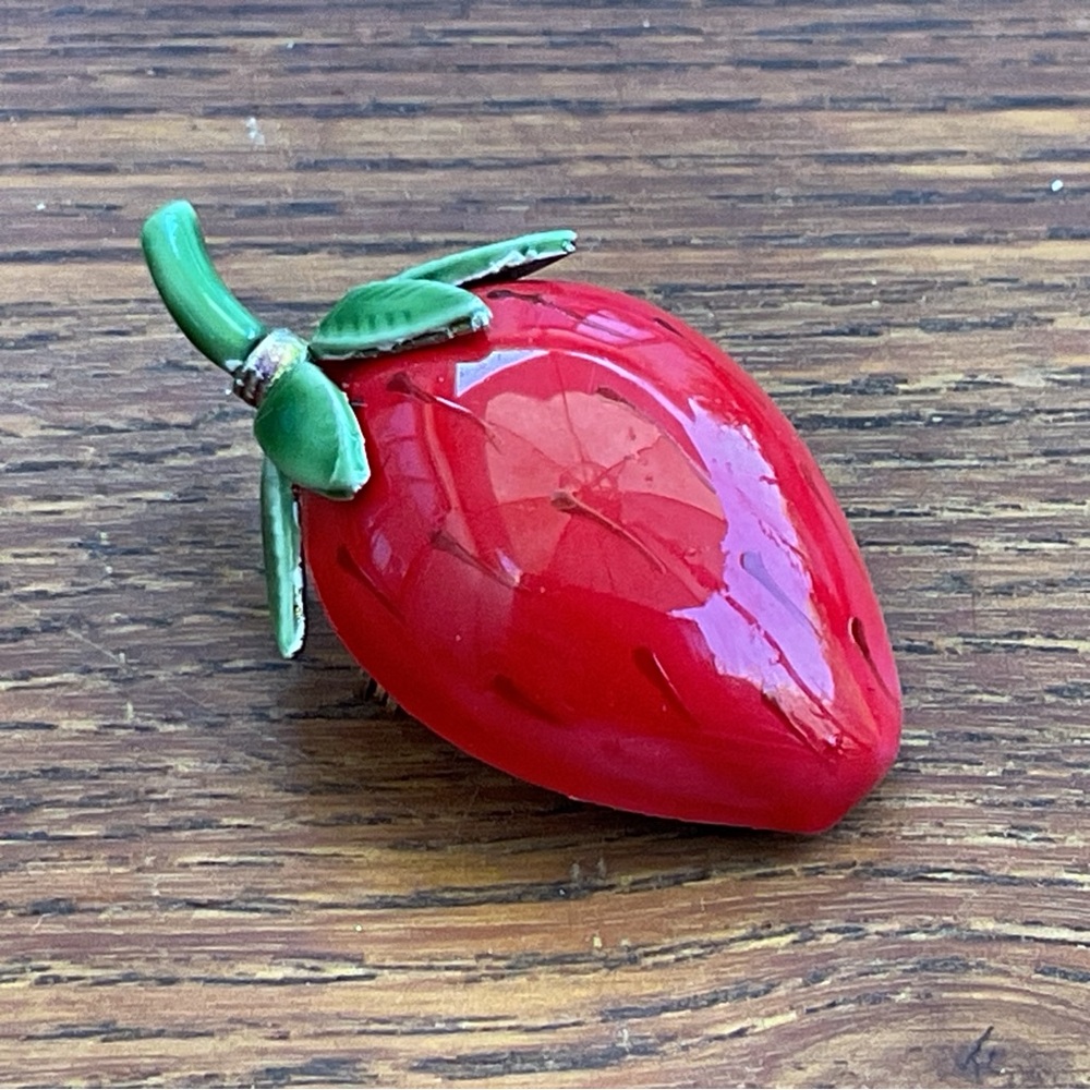 VINTAGE ORIGINAL BY ROBERT ENAMEL STRAWBERRY FRUIT BROOCH - Picture 9 of 9